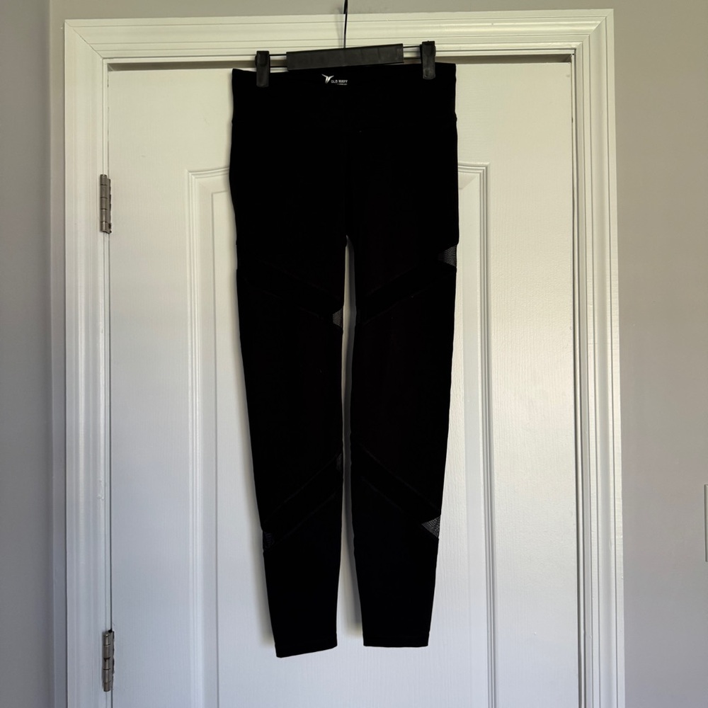 Old navy active go dry leggings with mesh inserts